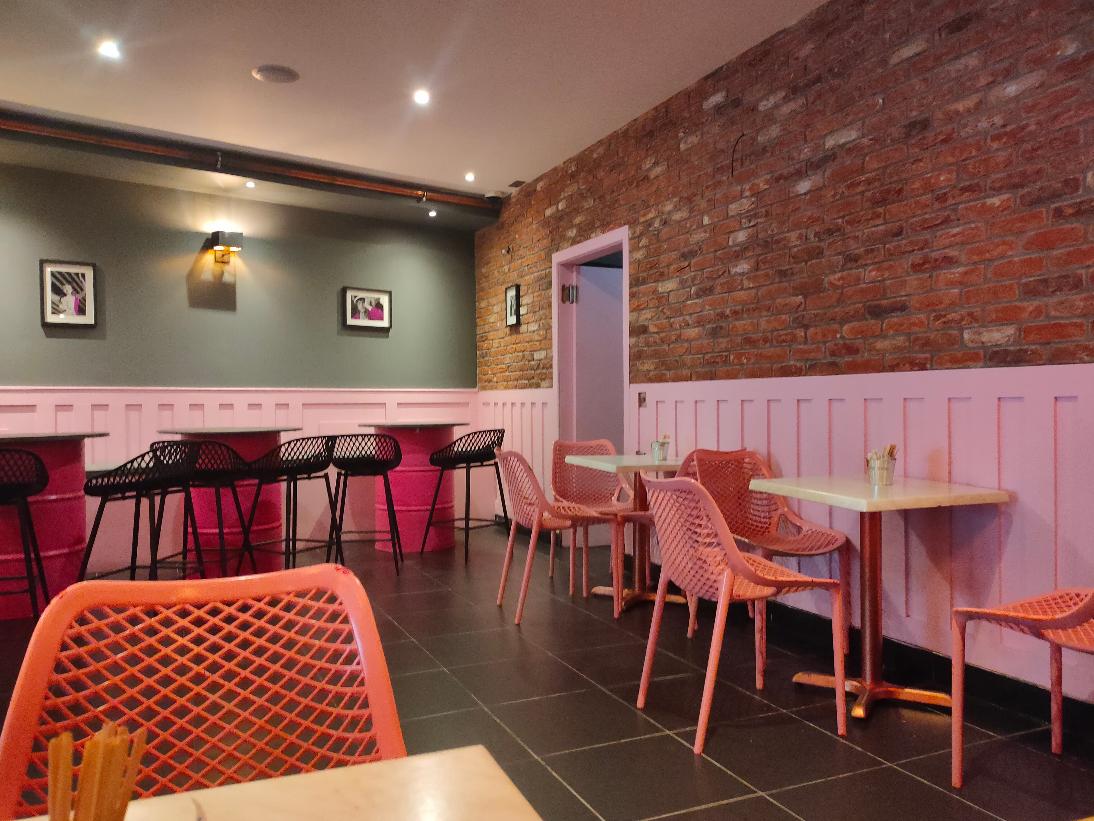 CAFÉ DINING AREA