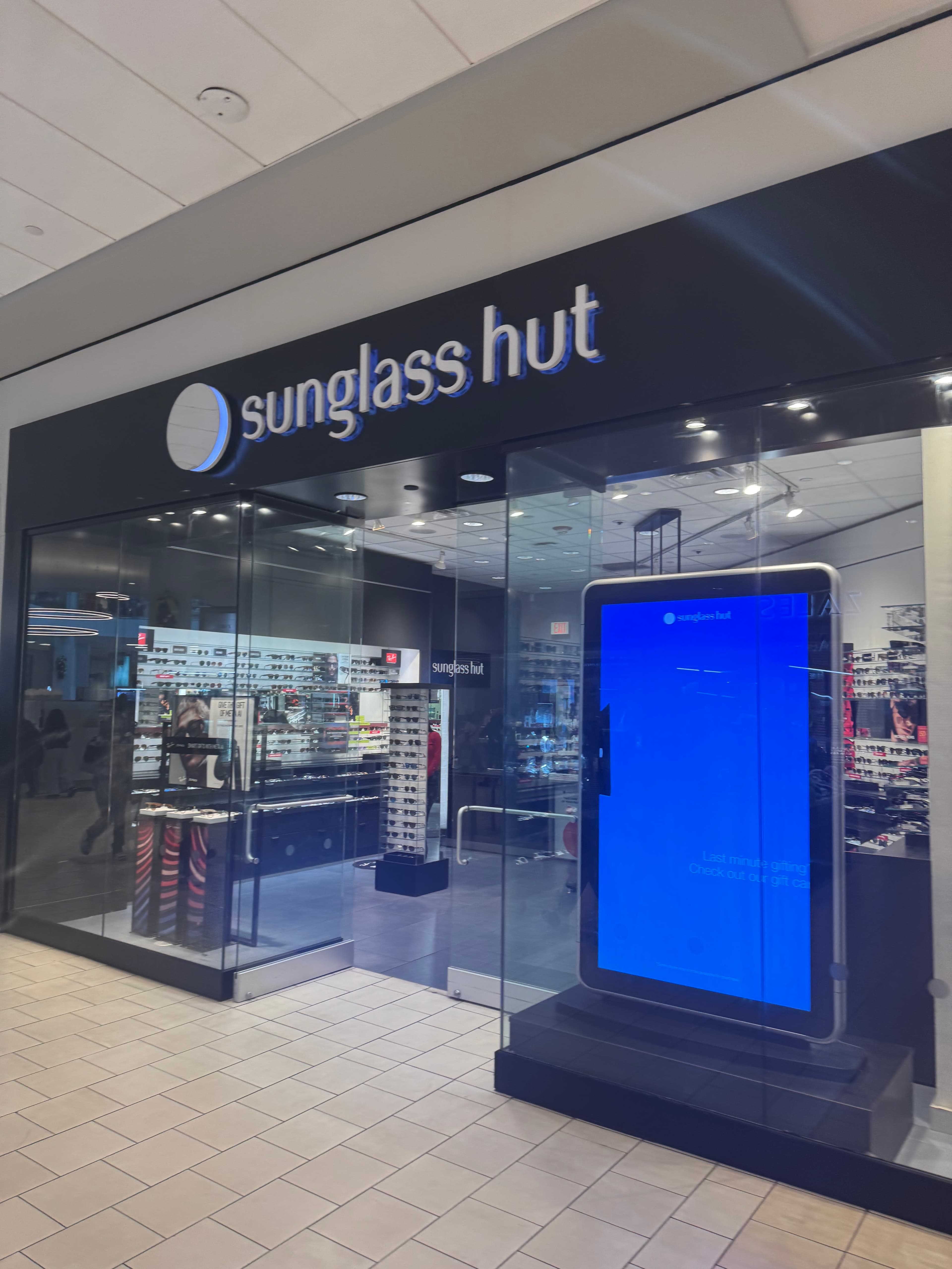 SUNGLASS HUT STOREFRONT