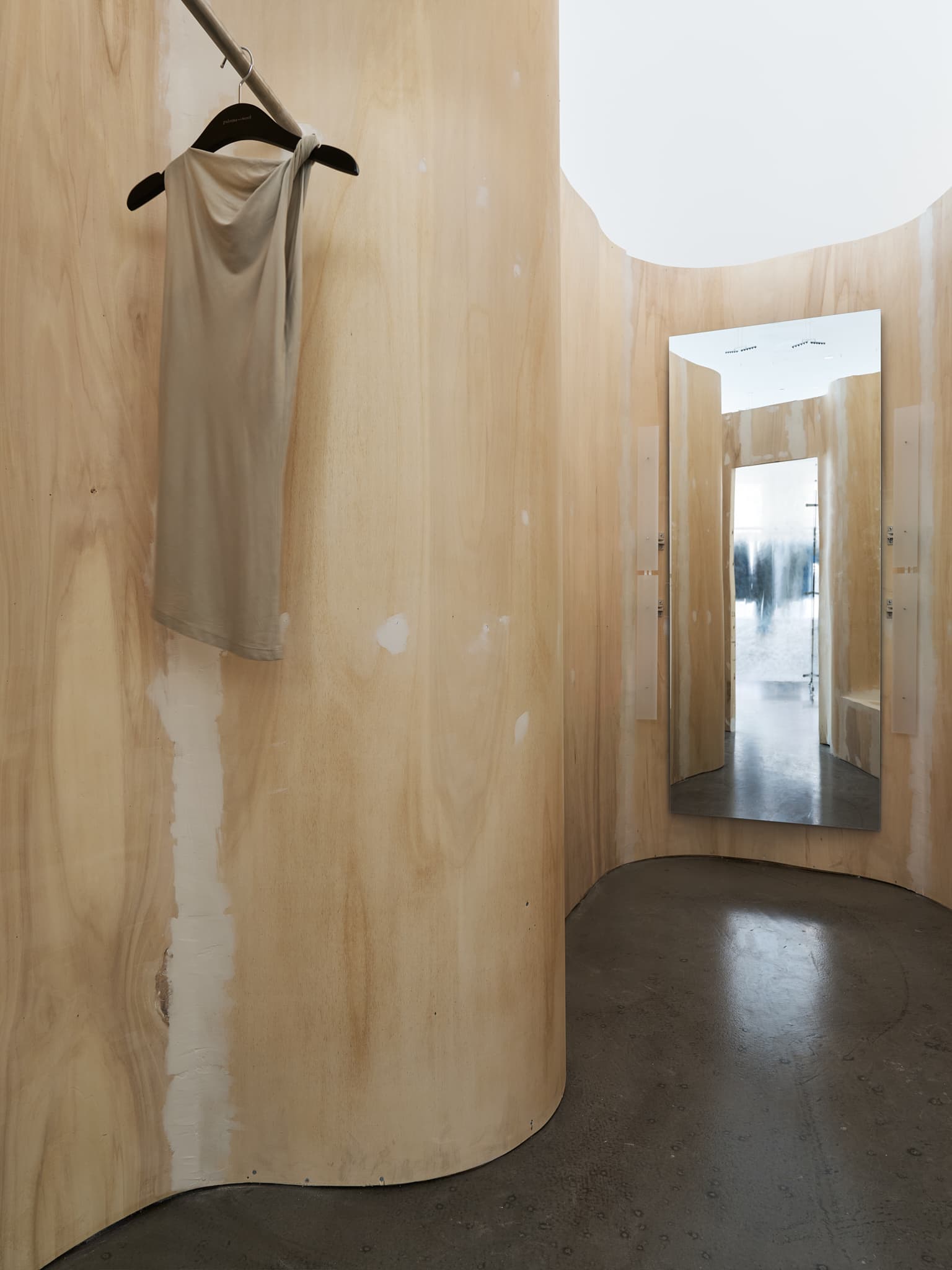 FITTING ROOM
